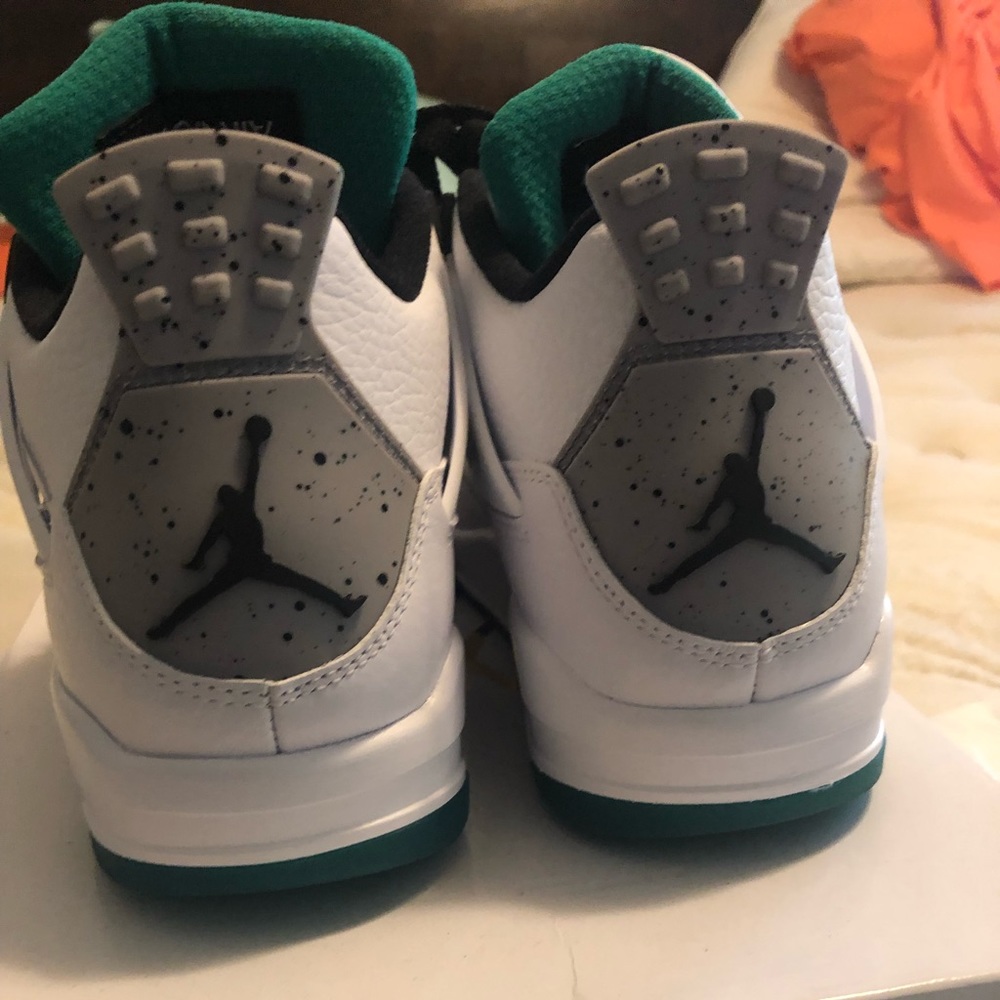 New Women Jordan’s retros - Picture 2 of 13